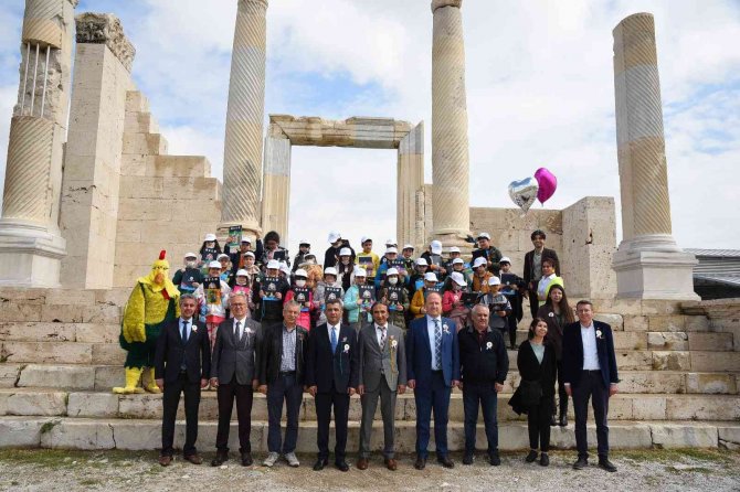 Öğrenciler, Turizm Haftasında Tarihi Yerleri Gezdi