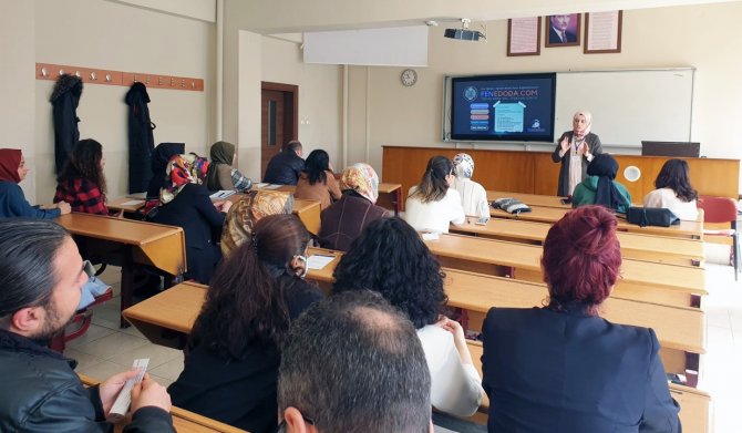 Atatürk Üniversitesi, Fen Bilgisi Öğretmenlerine Eğitim Veriyor