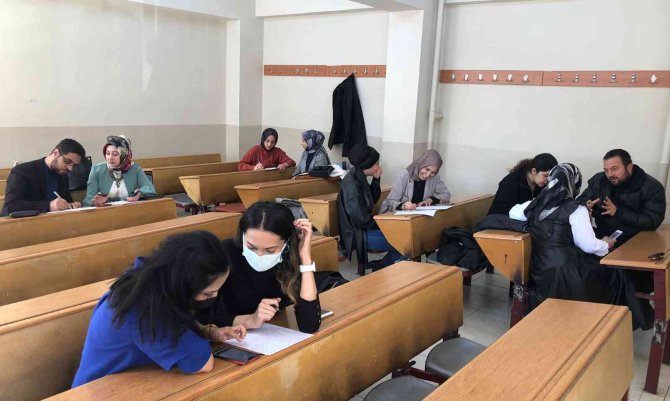 Atatürk Üniversitesi, Fen Bilgisi Öğretmenlerine Eğitim Veriyor