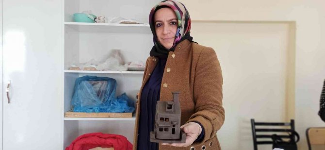 Kadınlar Çamuru Sanatla Buluşturuyor
