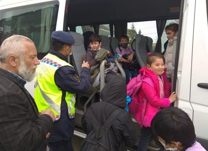 Jandarma Ekipleri Servislerini Denetledi