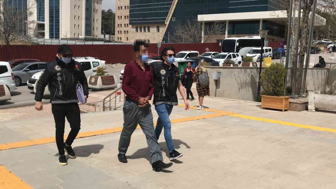 Elazığ’da Uyuşturucu Satarken Suçüstü Yakalanan Şüpheli Adliyeye Sevk Edildi