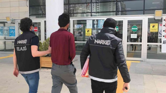 Elazığ’da Uyuşturucu Satarken Suçüstü Yakalanan Şüpheli Adliyeye Sevk Edildi