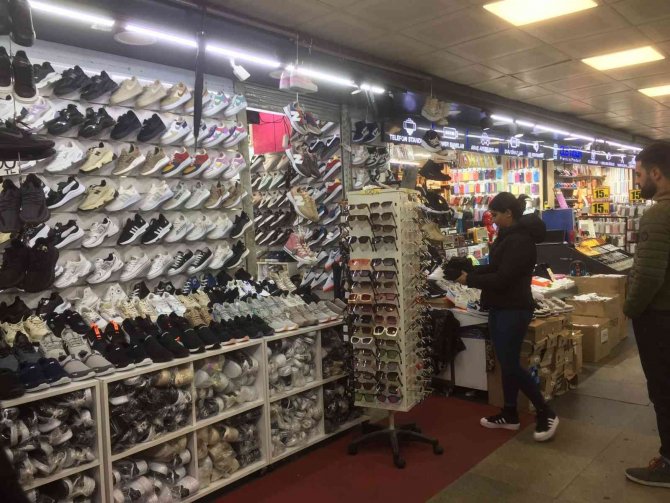 İ̇ftar Vakti Cep Telefonu Hırsızlığı Güvenlik Kamerasında