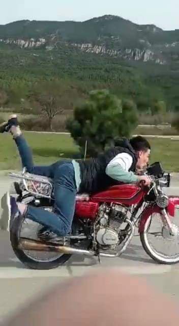Motosiklet Sürücülerinin Trafikte Tehlikeli Oyunu