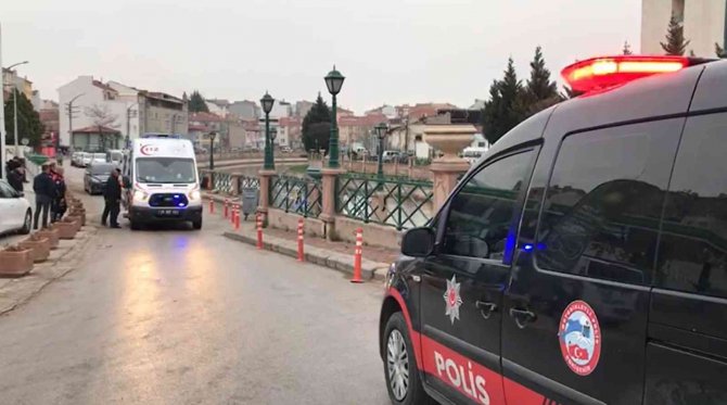 Porsuk Çayı’na Düşen Kadını Vatandaşlar Kurtardı
