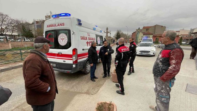 Porsuk Çayı’na Düşen Kadını Vatandaşlar Kurtardı