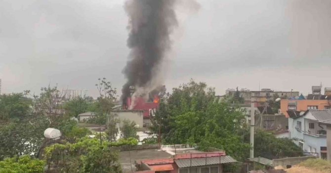 Gizemli Evin Yanında Bulunan Evde Çıkan Yangın Korkuttu