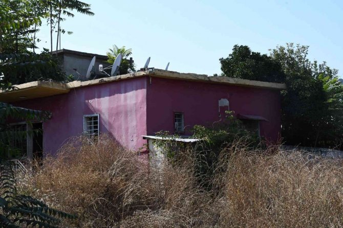 Gizemli Evin Yanında Bulunan Evde Çıkan Yangın Korkuttu