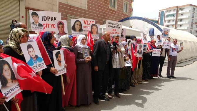 Diyarbakır’da 25 Yıllık Muhtar, Oğlu İçin Ailesiyle Evlat Nöbetine Katıldı