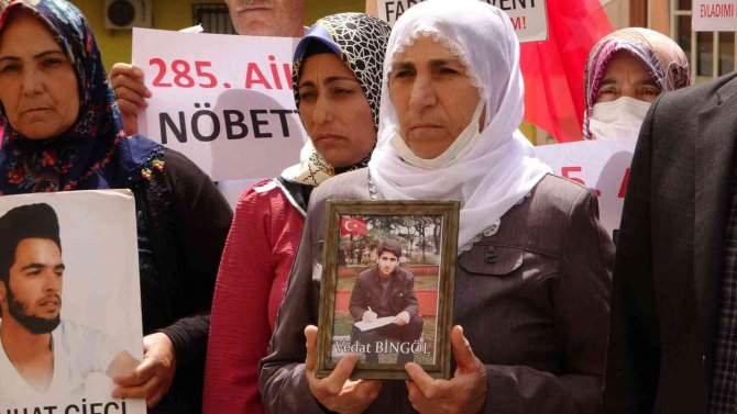 Diyarbakır’da 25 Yıllık Muhtar, Oğlu İçin Ailesiyle Evlat Nöbetine Katıldı