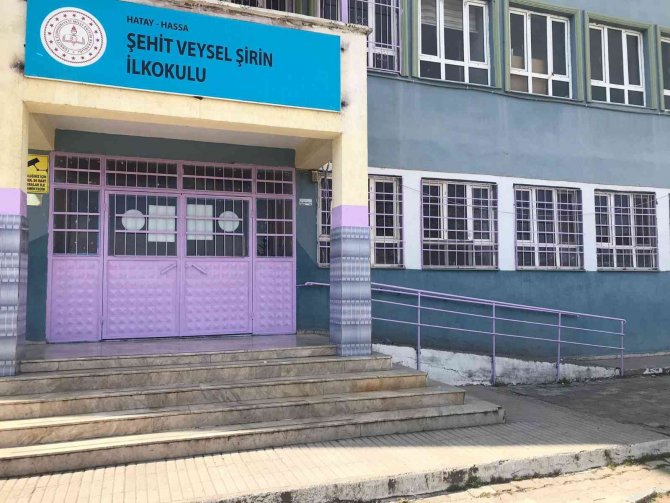 Hassa Belediyesi Hasarlı Okulları Onarıyor