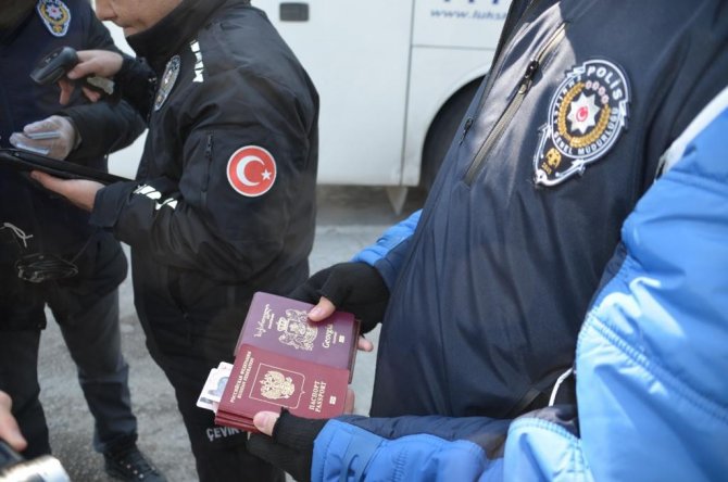 Bu Yılın İlk 3,5 Ayında 36 Bin 344 Düzensiz Göçmen Yakalandı, 2 Bin 545 Organizatöre Adli İşlem Yapıldı