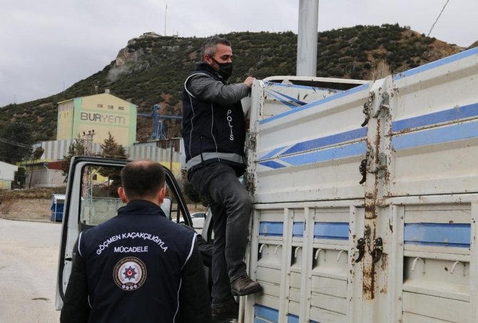 Bu Yılın İlk 3,5 Ayında 36 Bin 344 Düzensiz Göçmen Yakalandı, 2 Bin 545 Organizatöre Adli İşlem Yapıldı