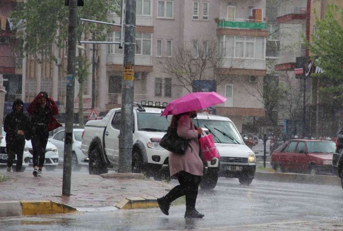 Antalya’da Bahar Yağmuru Sürprizi