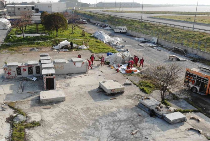 Ayda Bebeği Kurtarmışlardı; Bak- Kadıköy Orta Seviye Arama Kurtarma Sertifikası Aldı