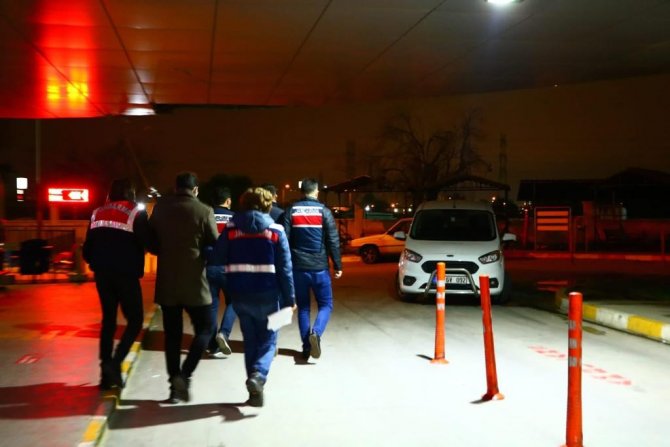 İ̇zmir Merkezli 30 İldeki Fetö Operasyonunda 71 Gözaltı