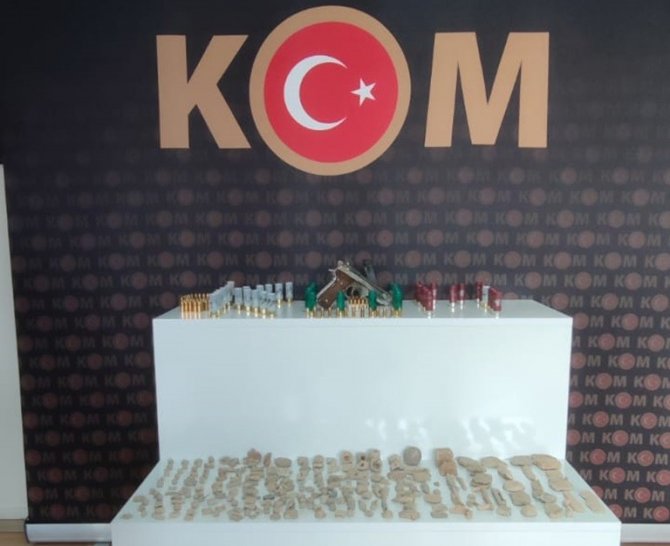 Tarihi Eser Operasyonunda Baba Ve Oğlu Yakalandı