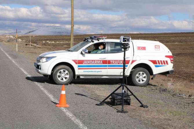 Kars’ta Jandarmanın Trafik Kontrolleri Sürüyor