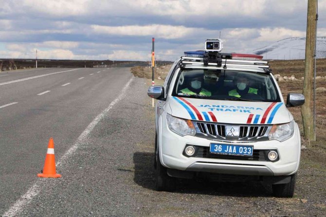 Kars’ta Jandarmanın Trafik Kontrolleri Sürüyor