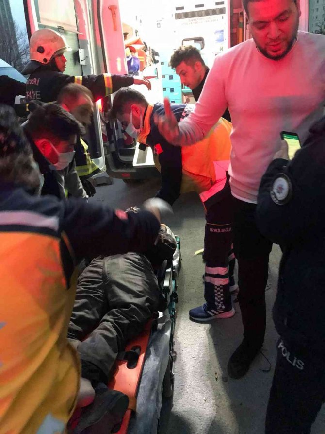 Üzerine Çatı Düşen Adam Hayatını Kaybetti
