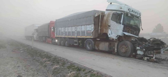 Kum Fırtınası Kazalara Sebep Oldu: 7 Yaralı