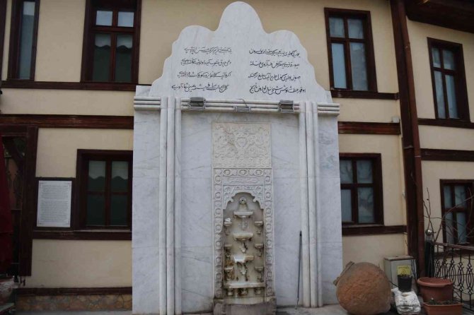 Ukrayna’daki Ünlü Gözyaşı Çeşmesi’nin Bire Bir Örneği Eskişehir’de Ziyaretçilerini Bekliyor