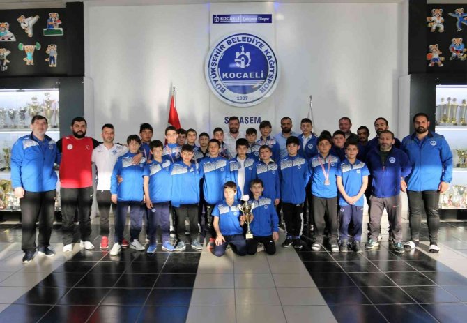 Kağıtspor Güreşte Türkiye Şampiyonu