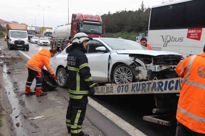 Tem’de Otomobil Yolcu Otobüsüne Çarptı: 1 Yaralı