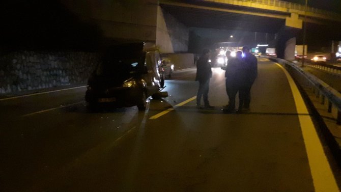 Tem’de 4 Aracın Karıştığı Zincirleme Kazada Tır Sürücüsü Olay Yerinden Kaçtı