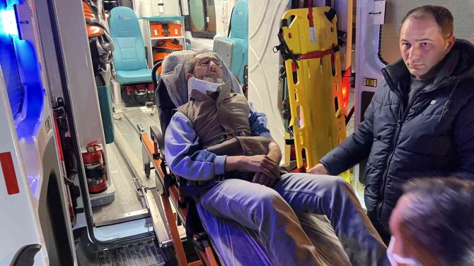 Trafik Işıklarında Zincirleme Kaza: 4 Yaralı