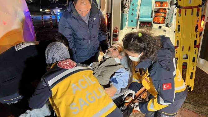 Trafik Işıklarında Zincirleme Kaza: 4 Yaralı