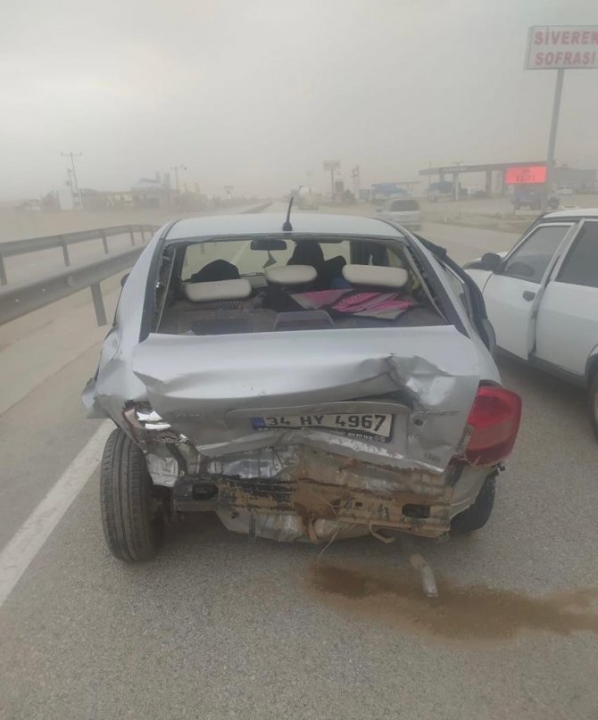 Kum Fırtınası Kazalara Sebep Oldu: 7 Yaralı