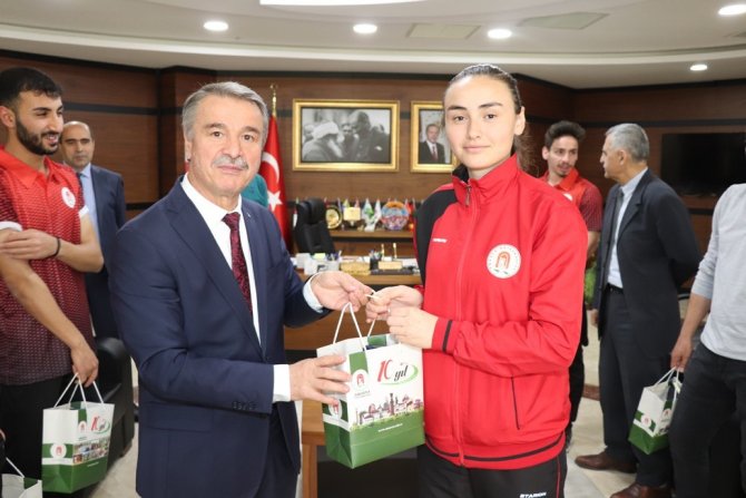Amasya Üniversitesi Ayak Tenisinde Şampiyon