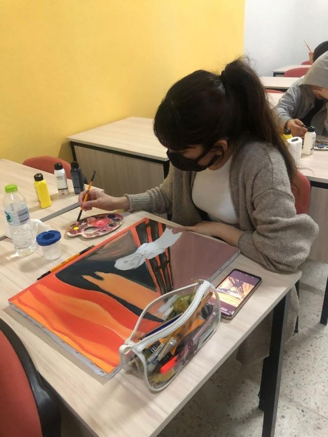 Öğrencilerin Resim Sergisi Beğeni Topladı