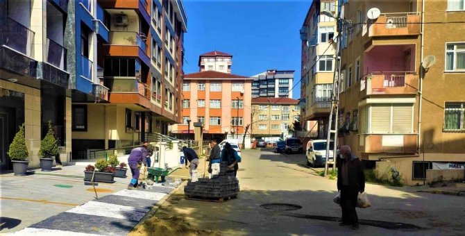 Maltepe’nin Mahallelerinde Yenileme Çalışmaları Sürüyor