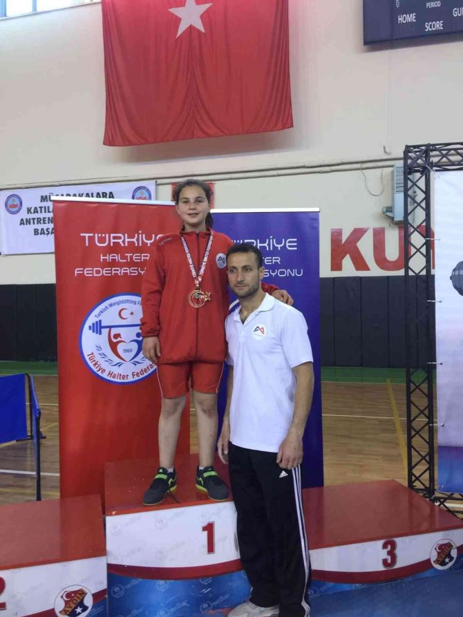 Kır Çiçekleri Halter Şampiyonasında Önemli Dereceler Elde Etti