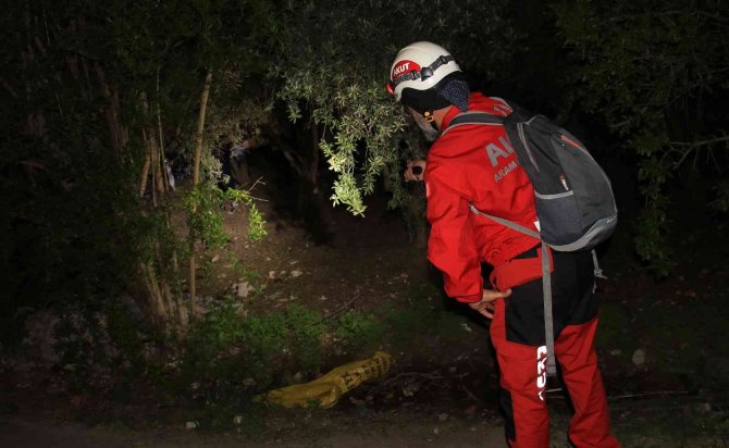 Mersin’de Kaybolan 8 Yaşındaki Kız Çocuğunu Bulmak İçin Tüm Ekipler Seferber Oldu
