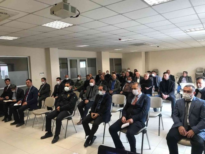 Burhaniye’de Muhtarlara Hizmet İçi Eğitim Toplantısı