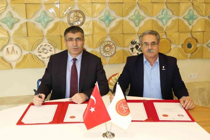 Nevü Ve Eğitim-i̇ş Sendikası Arasında Lisansüstü Eğitim Alanında Protokol İmzalandı