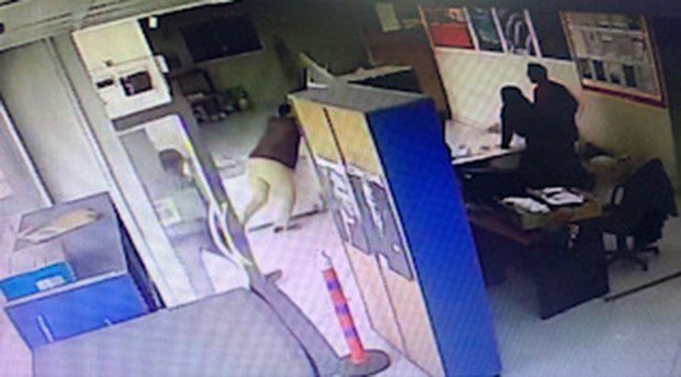 Doktor, Kargo Firması Çalışanlarını Darp Etti