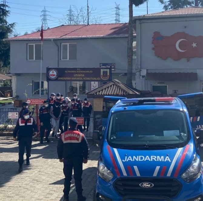 İ̇ş Yerinden Hırsızlık Zanlısı 3 Kişi Yakalandı