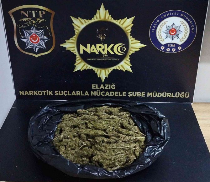 Polisi Görüp Kaçmaya Çalıştı, Attığı Poşetten Uyuşturucu Çıktı