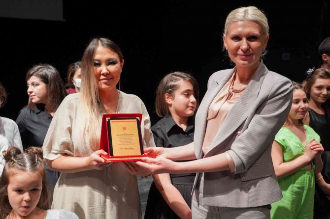 Sanat Akademisi Kursiyerleri Eğitimlerini Sertifika İle Taçlandırdı