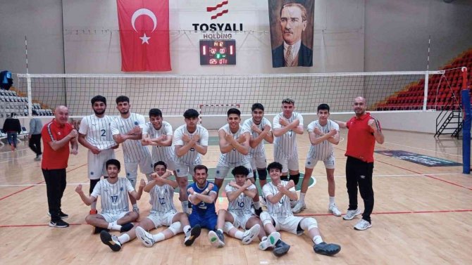 Seyhan’ın Erkek Voleybolcuları Hedef Büyüttü