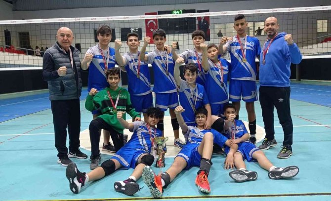 Seyhan’ın Erkek Voleybolcuları Hedef Büyüttü