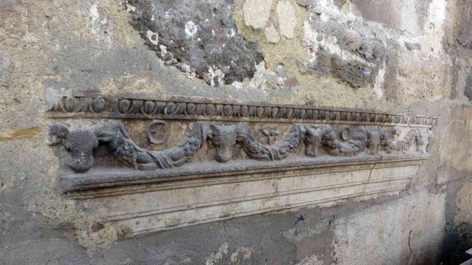 Sinop Kalesi’nin Surlarında 2 Bin 500 Yıllık Kırlent Ortaya Çıktı