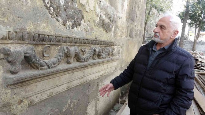 Sinop Kalesi’nin Surlarında 2 Bin 500 Yıllık Kırlent Ortaya Çıktı