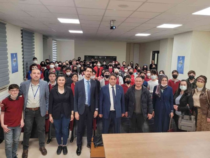 Olgun Mesleki Deneyimlerini Öğrencilerle Paylaştı