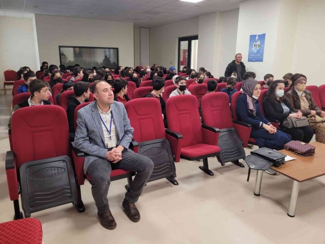 Olgun Mesleki Deneyimlerini Öğrencilerle Paylaştı